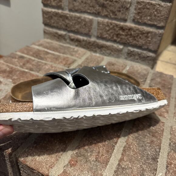 Birkenstock Arizona Silver Leather Soft Footbed Size 10-10.5 - Picture 10 of 16